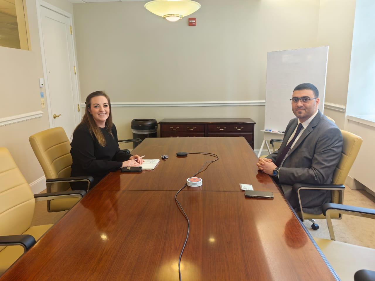 الإعلام والاتصالات تؤكد على التعاون مع شركات الإعلام الامريكية في مجالات التدريب والإنتاج وصناعة المحتوى